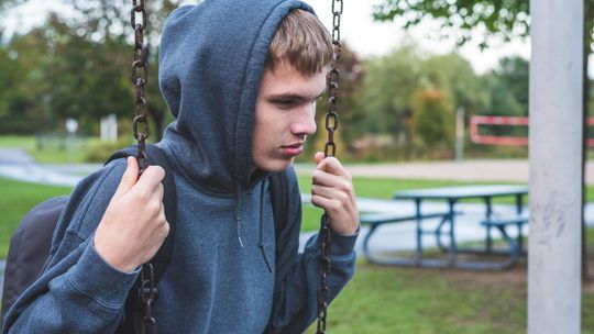 Alarmujące dane policji. Coraz młodsi oszuści okradają seniorów