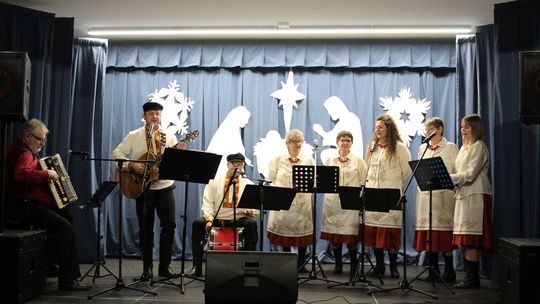 Koncert Kolęd i Pastorałek w Domu Kultury w Nieledwi