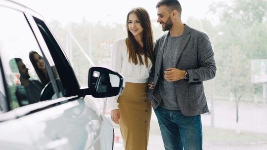 Prawie nowe auta hitem rynku. Sprzedaż mocno w górę