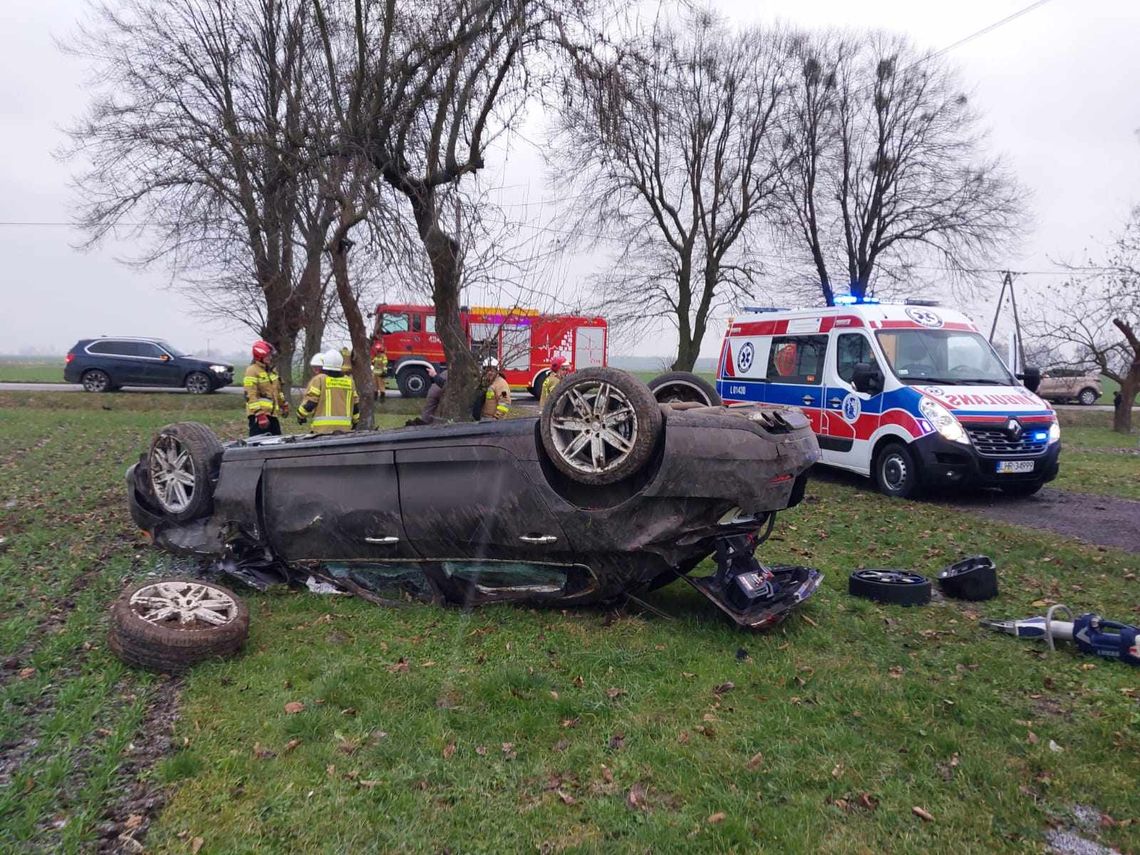 Dachowanie pojazdu osobowego w miejscowości Teptiuków