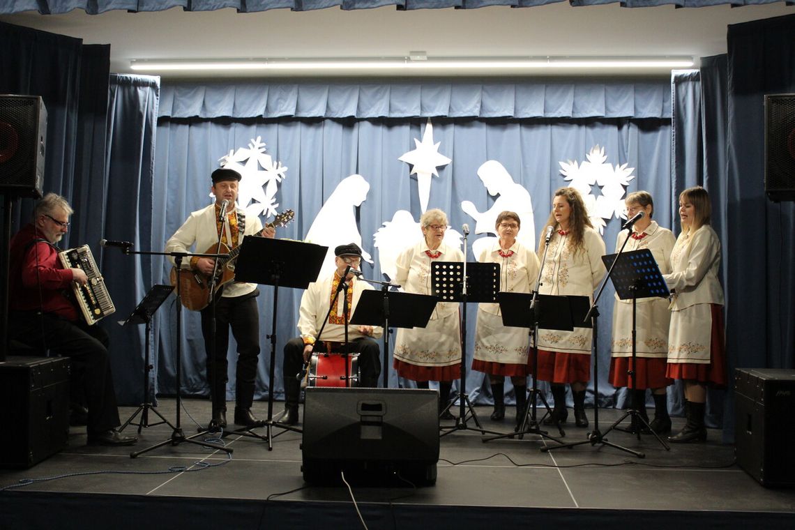 Koncert Kolęd i Pastorałek w Domu Kultury w Nieledwi