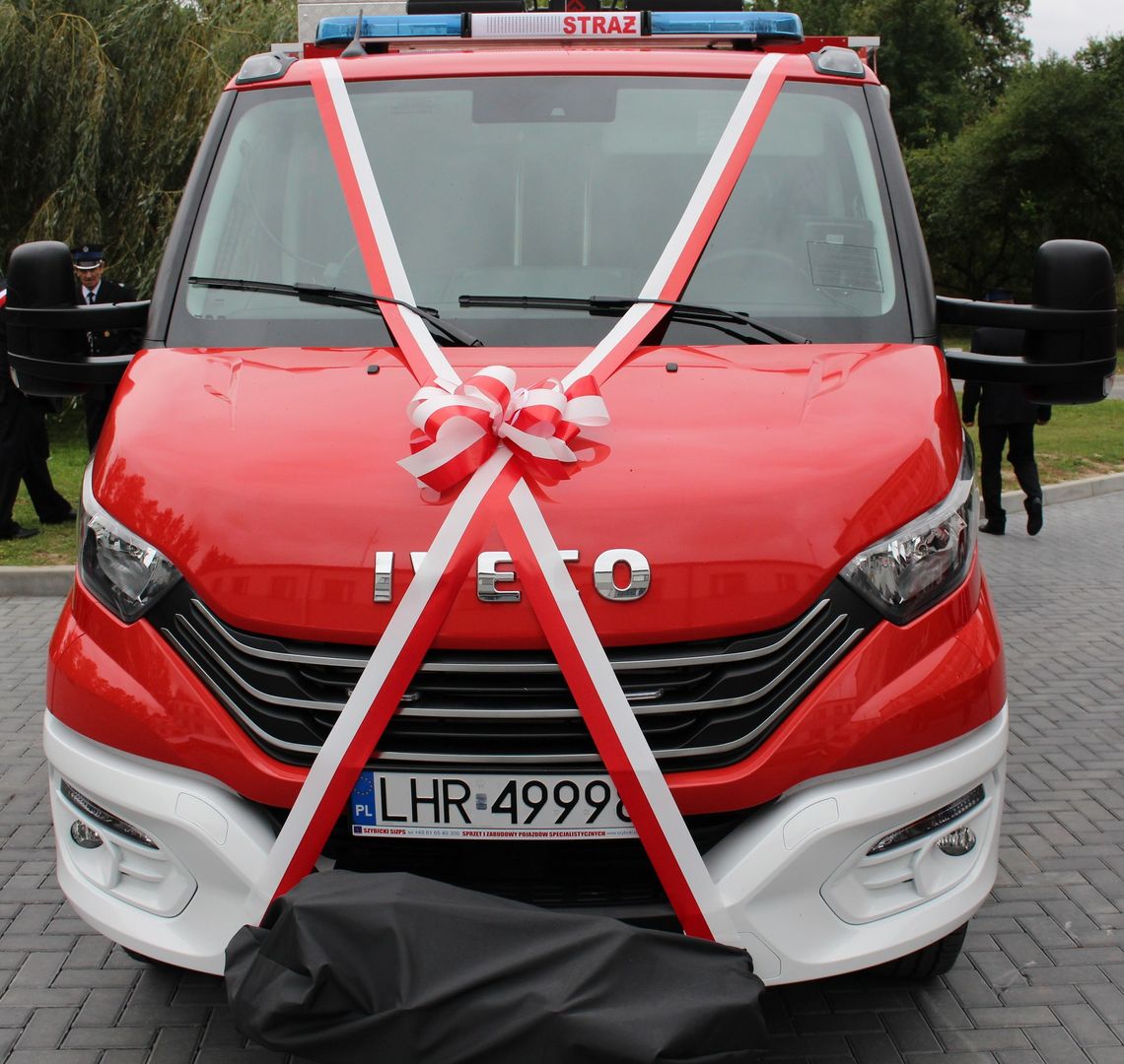 Uroczyste przekazanie samochodu pożarniczego dla OSP w Trzeszczanach